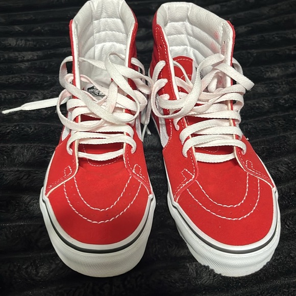 Red vans - Picture 2 of 4